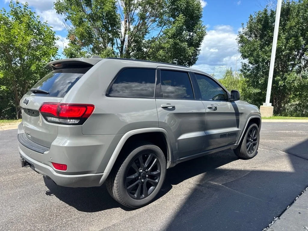 Used 2020 Gray Jeep Altitude image 5