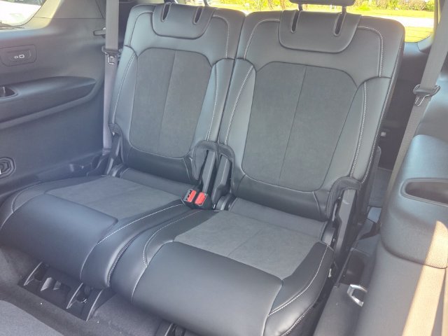 New 2026 Silver Zynith Exterior Paint Jeep Laredo Altitude image 7