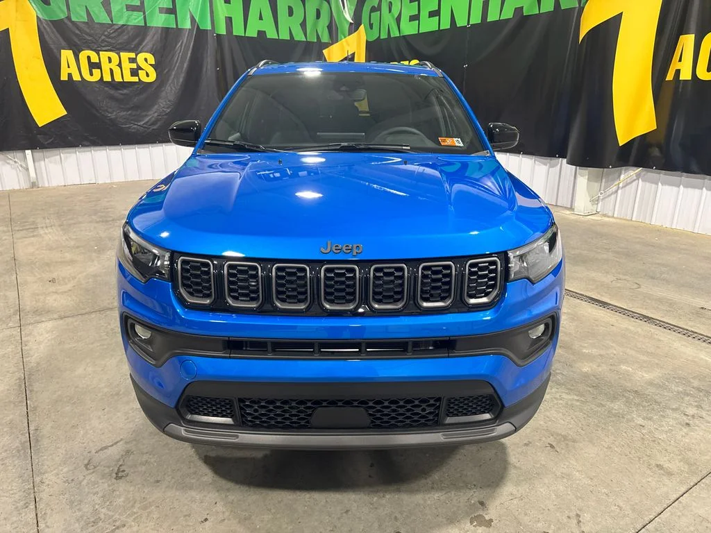 New 2026 Hydro Blue Pearl-Coat Exterior Paint Jeep Latitude Altitude image 11