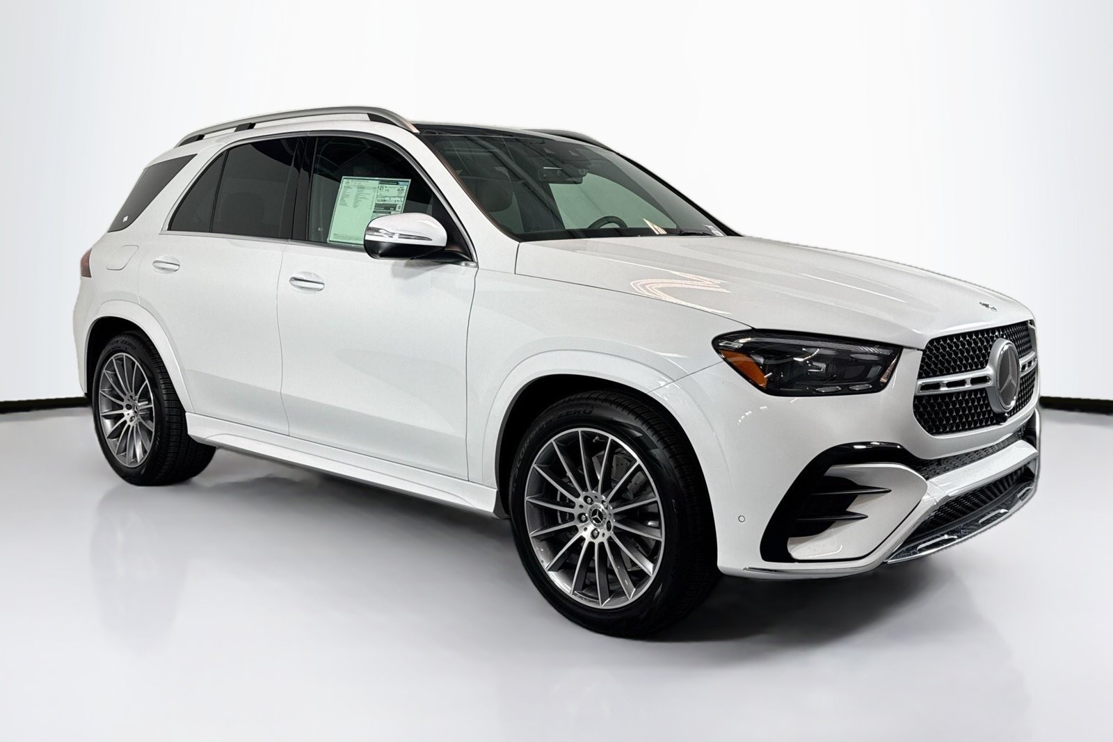 New 2026 MANUFAKTUR Moonlight White Metallic Mercedes-Benz GLE 450 image 3