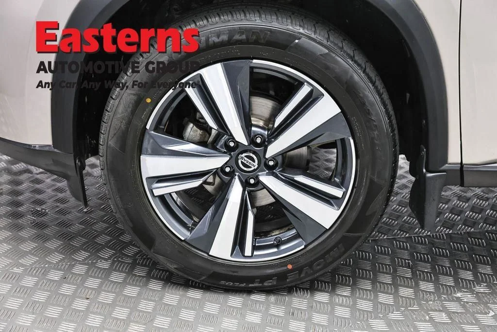 Used 2021 Gold Nissan SL image 36