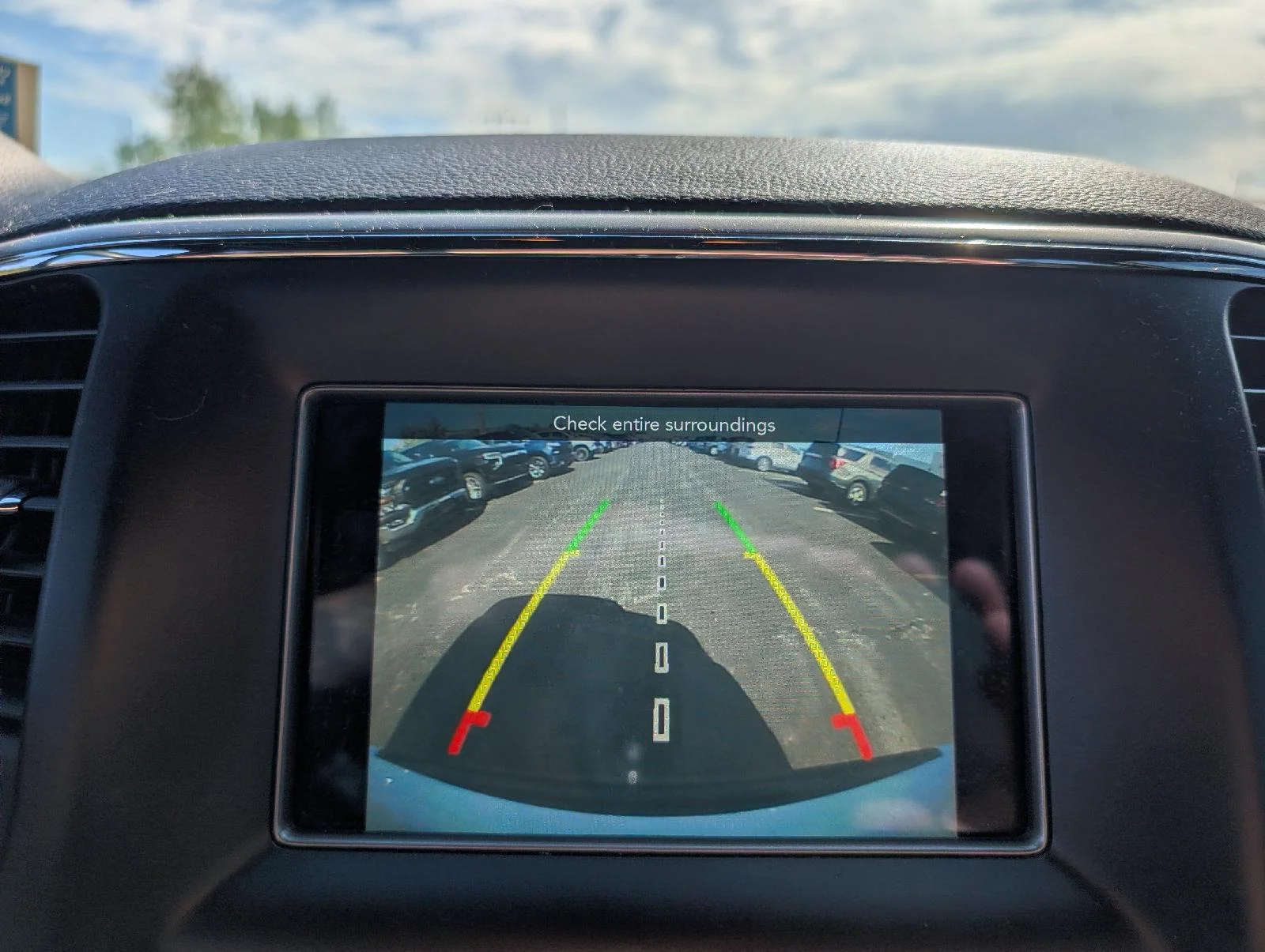 Used 2019  Jeep Laredo E image 16