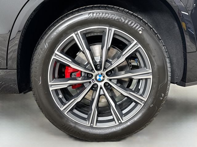 New 2026 Black Sapphire Metallic BMW xDrive40i image 33