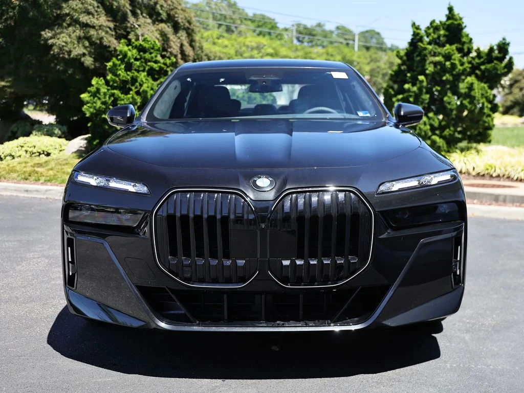 New 2026 Black Sapphire Metallic BMW 760i xDrive image 13