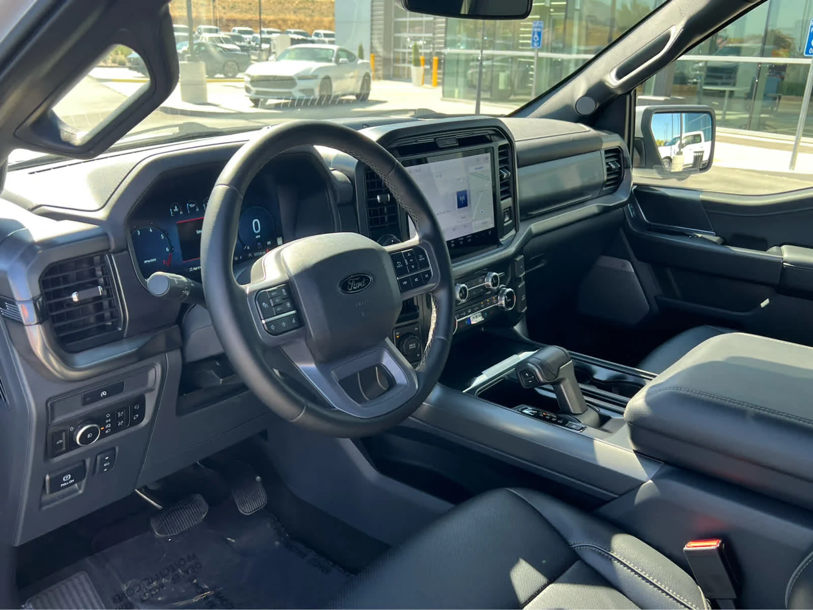 Certified Used 2025 Oxford White Clearcoat Ford LARIAT image 30