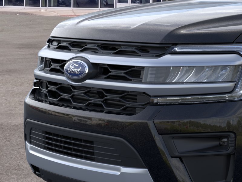 New 2022 Agate Black Metallic Ford XLT MAX image 17