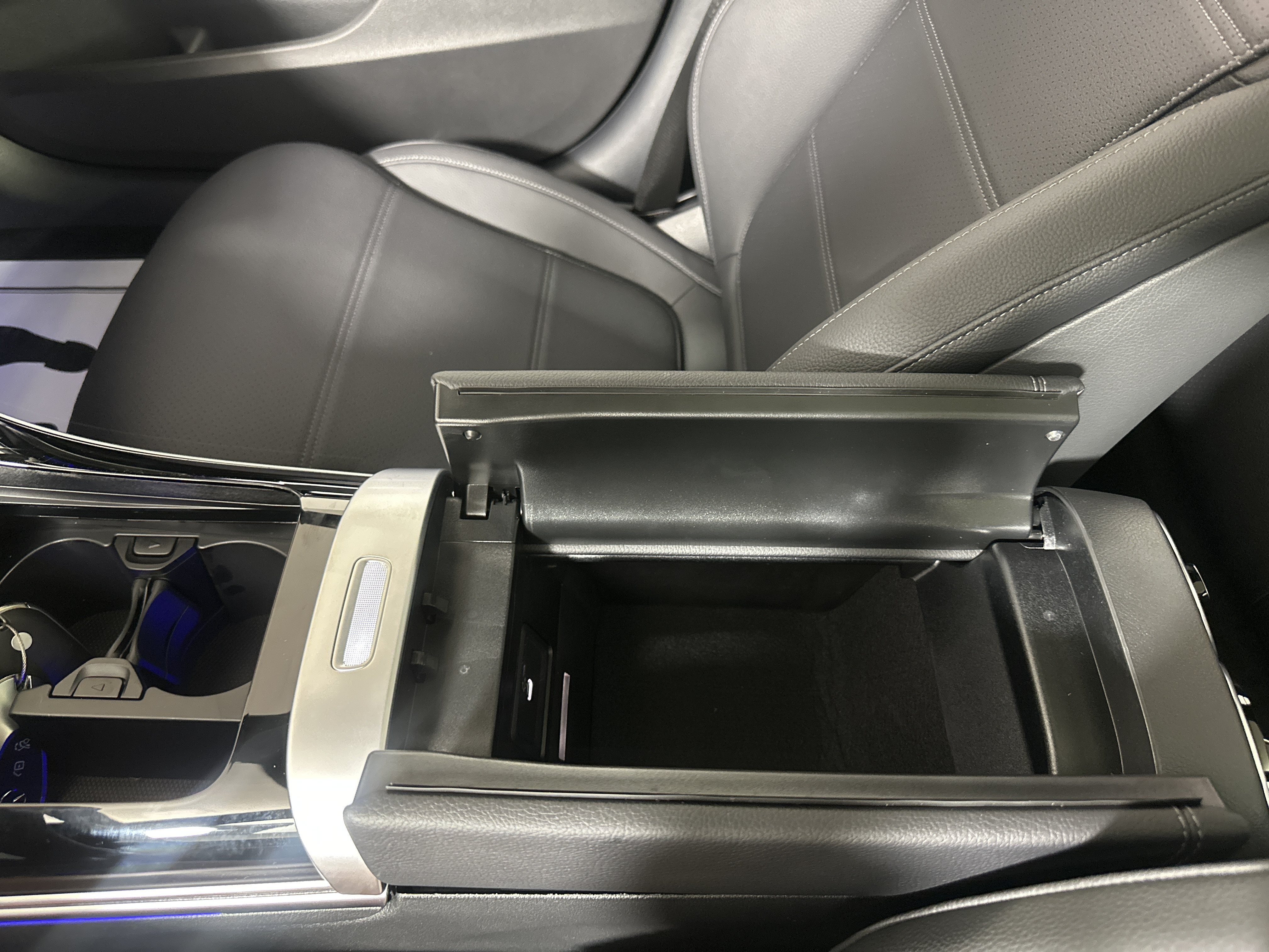 New 2026 MANUFAKTUR Alpine Grey Mercedes-Benz C 300 image 43