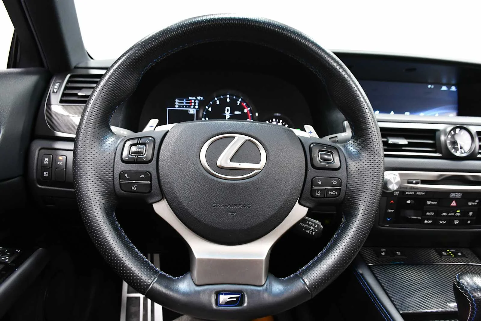 Used 2020 Liquid Platinum Lexus  image 18