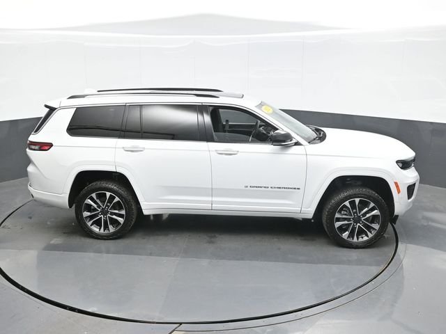 Used 2023 White Jeep Overland image 16