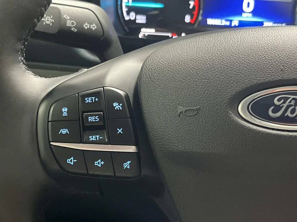 Used 2024 Azure Gray Metallic Tri-Coat Ford Lariat Super Crew AWD 2.0L 1 Owner image 18