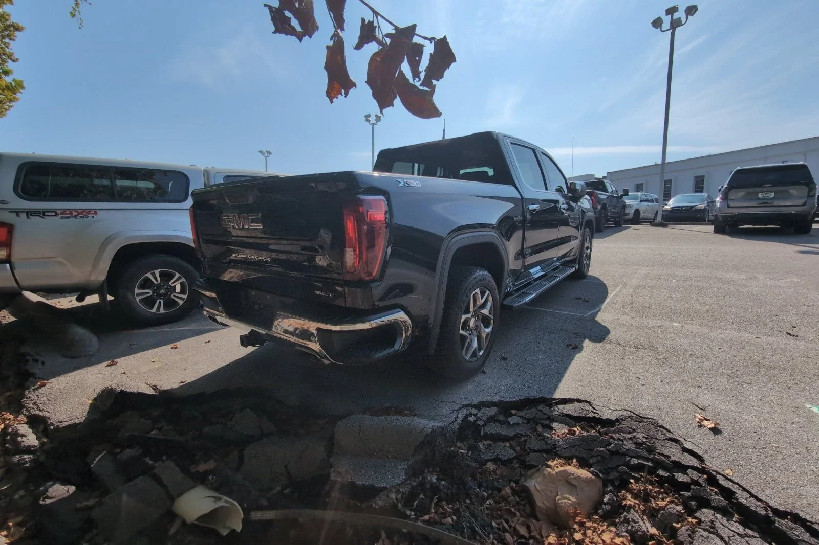 Used 2024 Onyx Black GMC SLT image 5