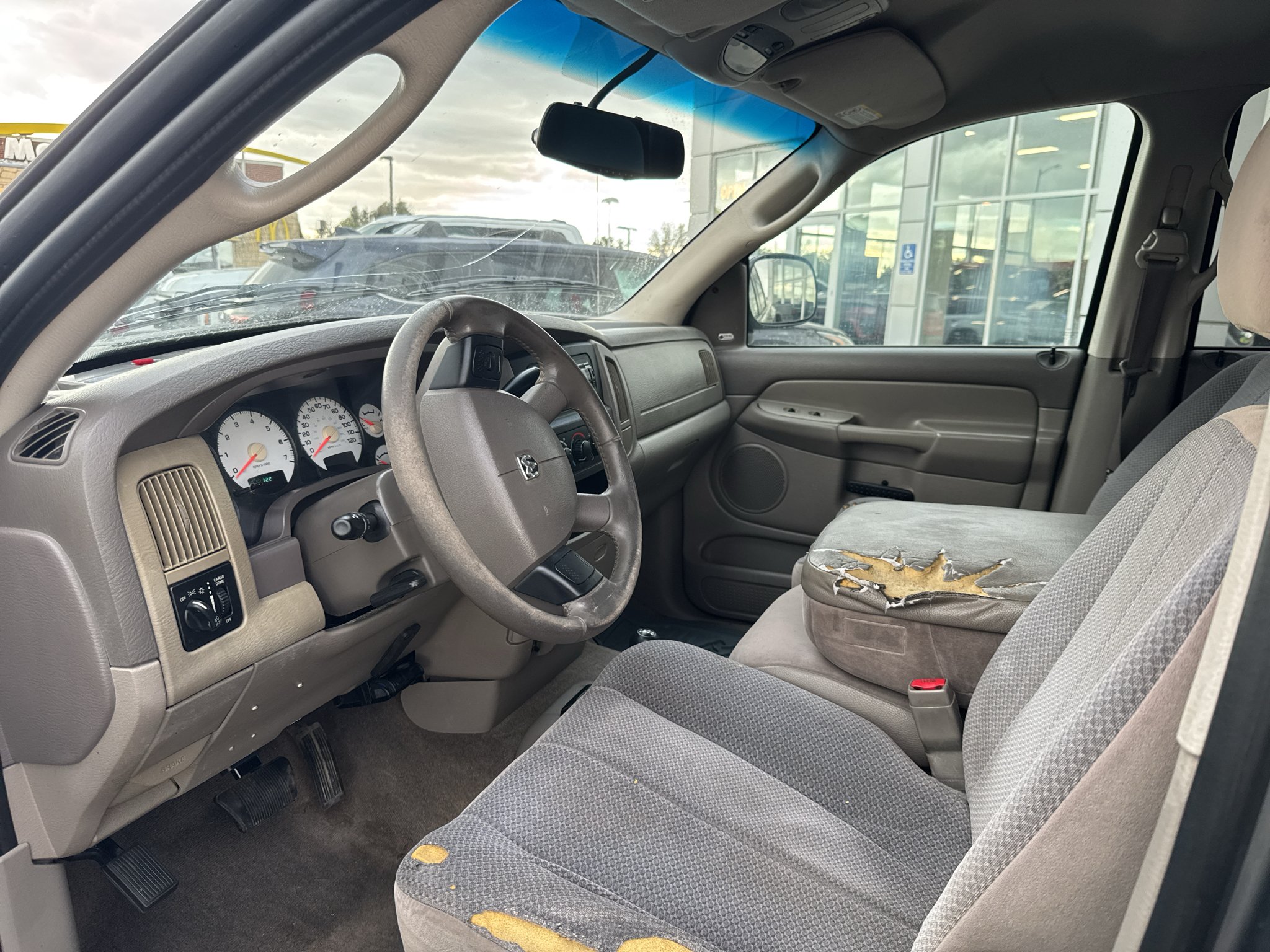 Used 2005 Gray Dodge SLT image 40