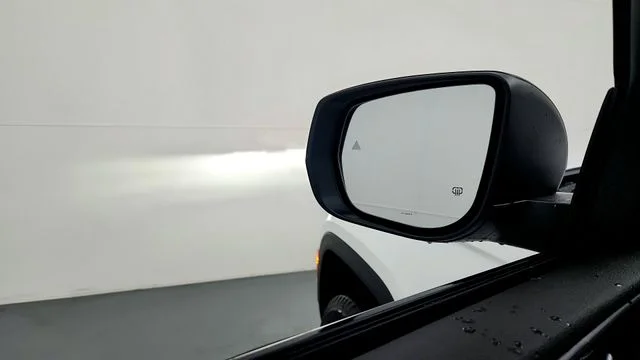 New 2025 Bright White Clear-Coat Exterior Paint Jeep Laredo image 13