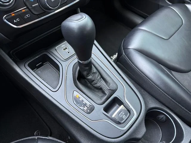 Used 2019 Black Jeep Latitude Plus image 15