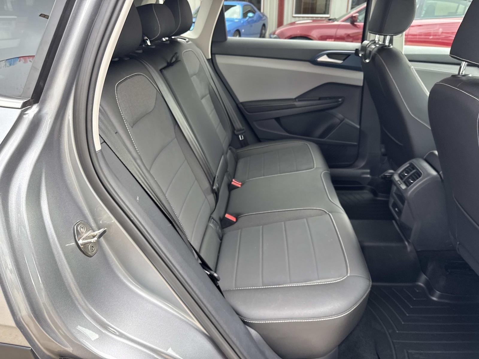 Used 2024 Pyrite Silver Metallic Volkswagen SE image 9