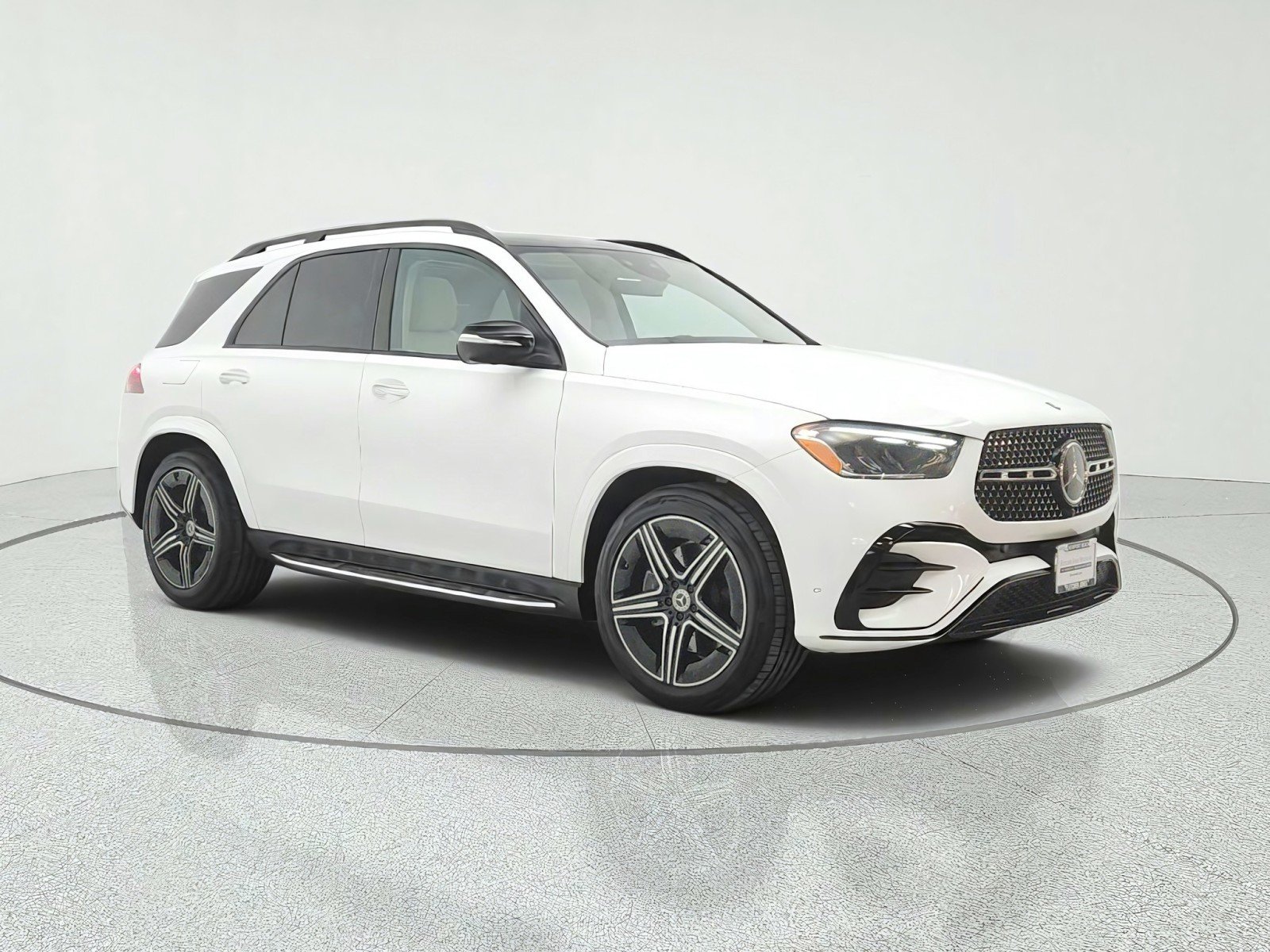 Used 2024 Polar White Mercedes-Benz GLE 450 4MATIC® SUV image 3