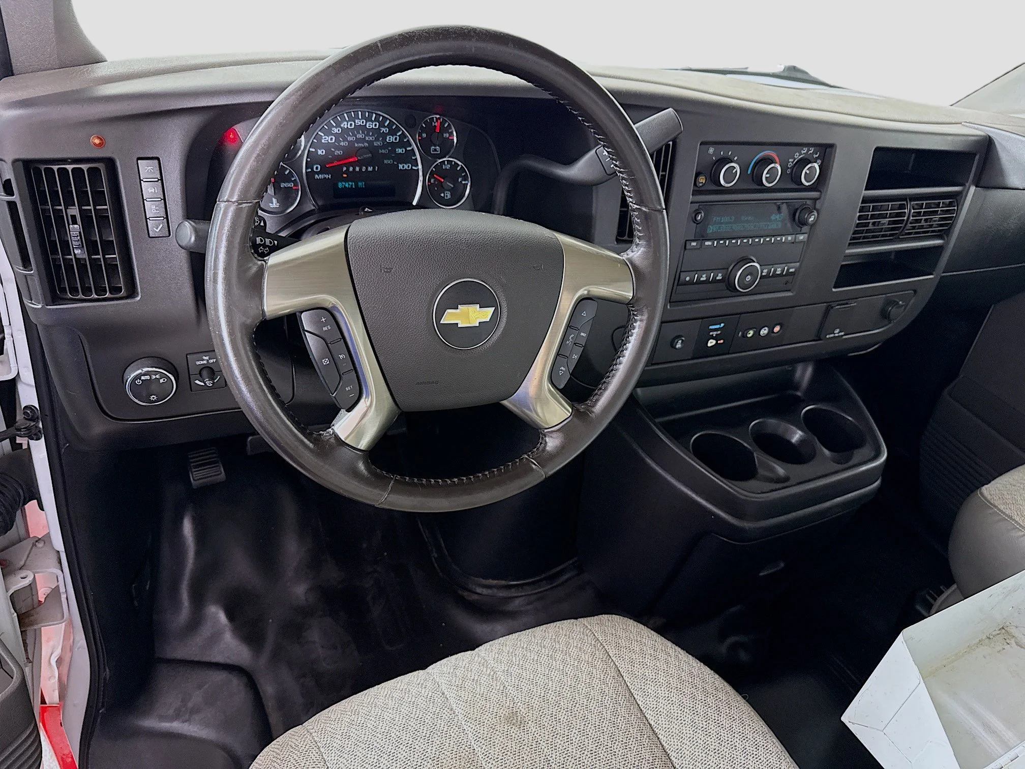 Used 2018 Summit White Chevrolet Work Van image 13