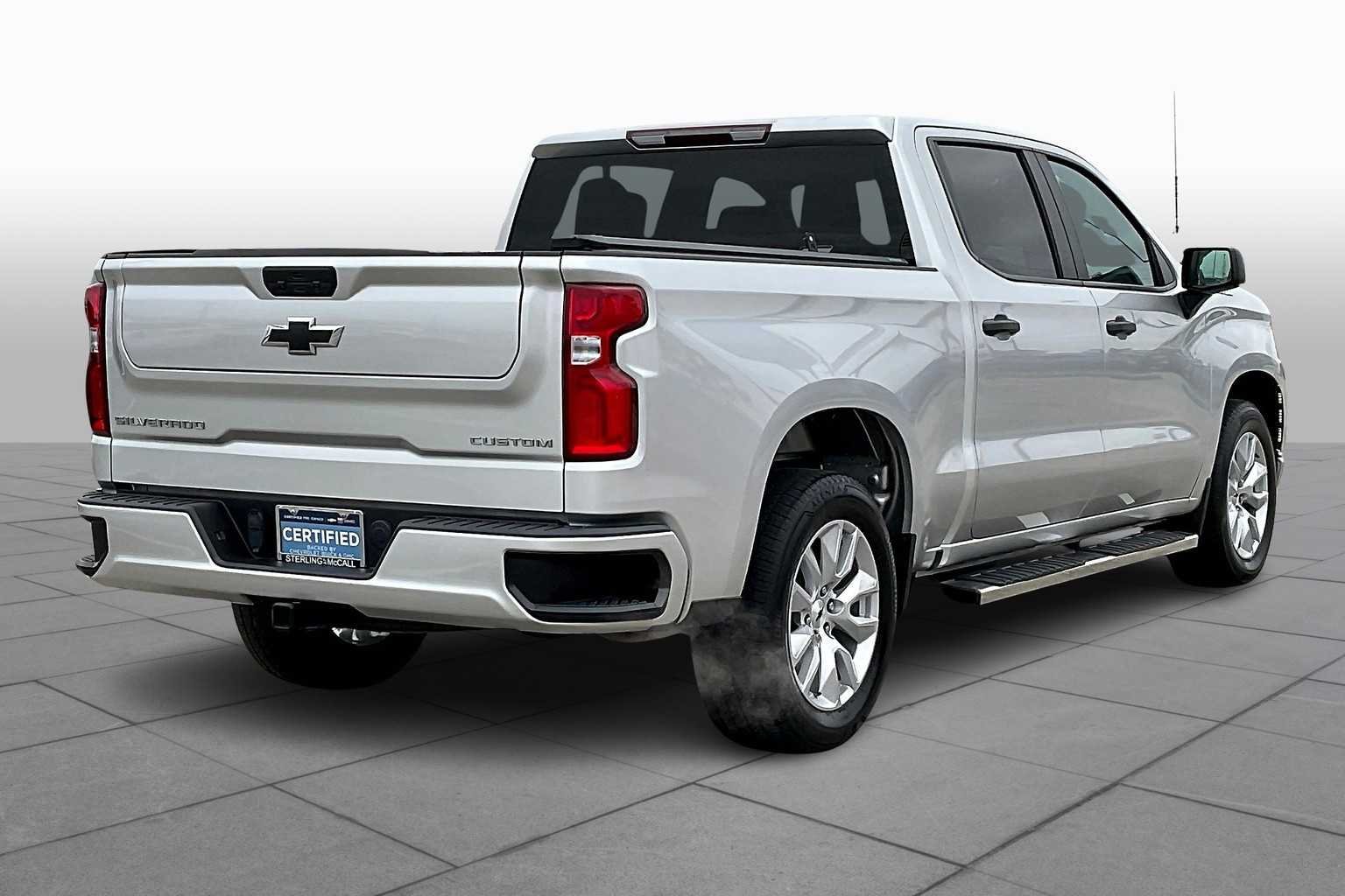 Used 2022 Silver Ice Metallic Chevrolet Custom image 13