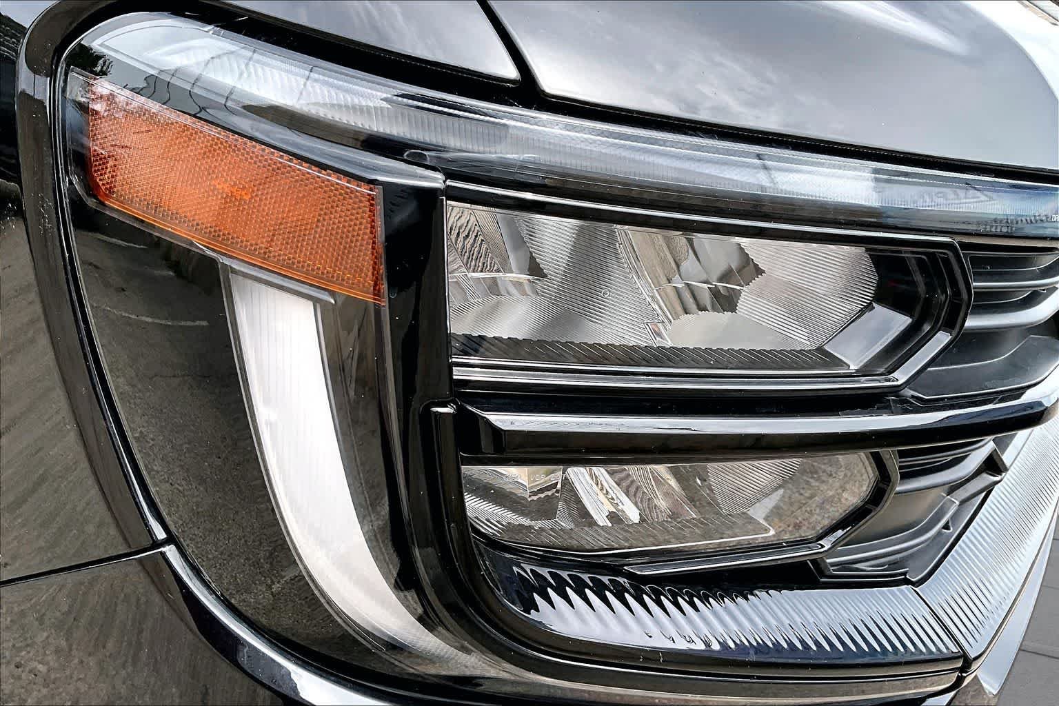 Used 2025 Agate Black Metallic Ford Active image 27