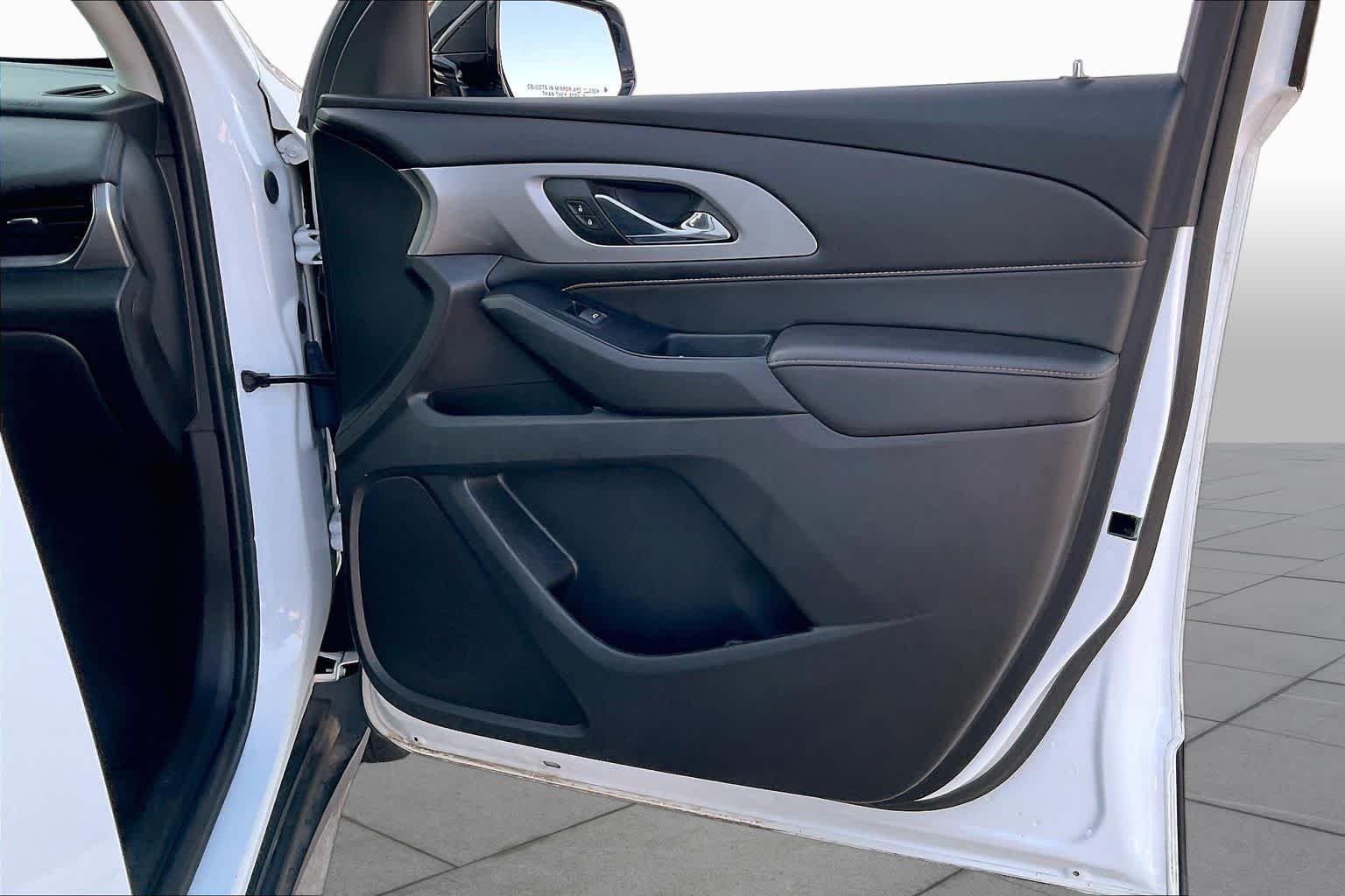 Used 2019 SUMMIT WHITE Chevrolet LS image 21