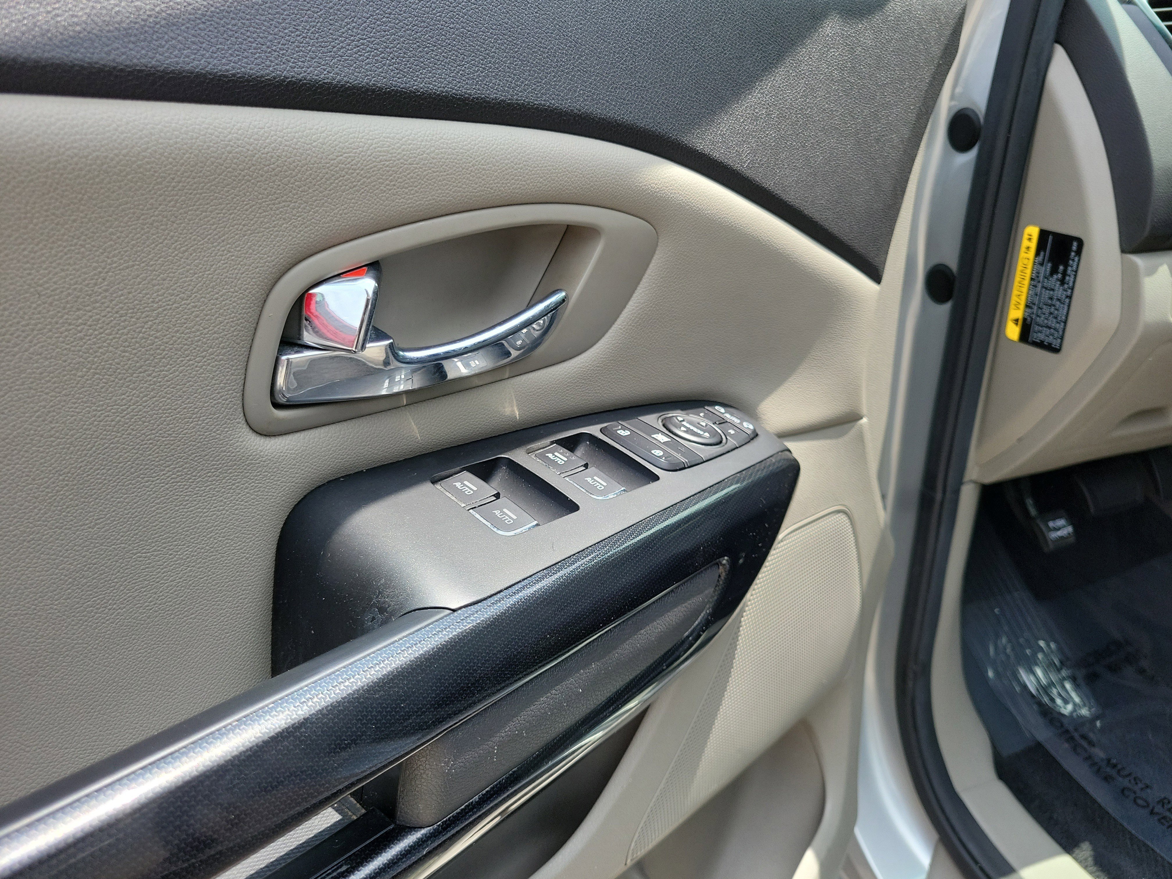 Used 2017 Bright Silver Kia EX image 18