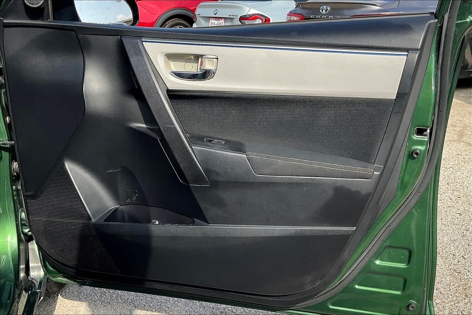Used 2015 4Evergreen Mica Toyota LE image 22