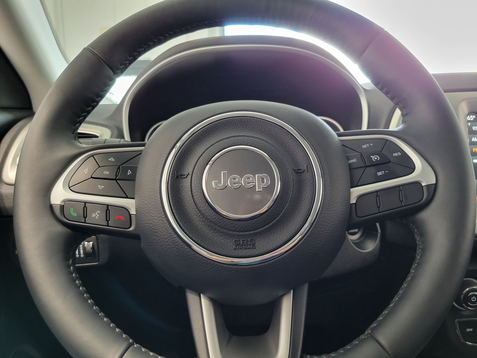 Used 2019 Silver Jeep Limited image 12