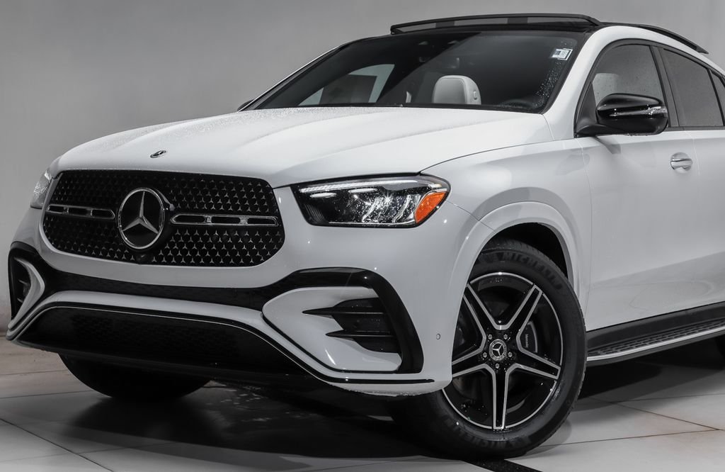 New 2026 MANUFAKTUR Moonlight White Metallic Mercedes-Benz GLE 450 image 2