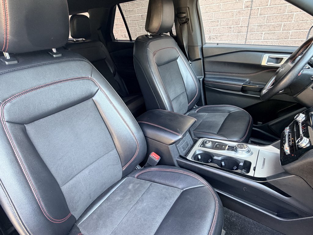 Used 2023 Carbonized Gray Metallic Ford ST-Line image 17