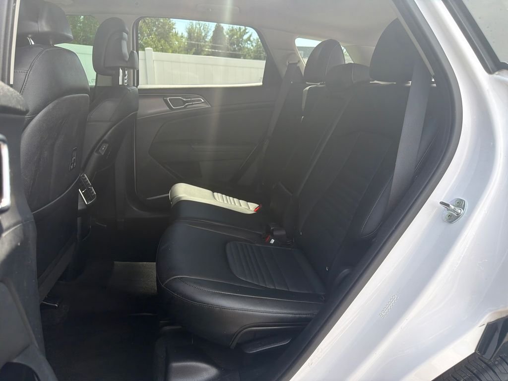 Used 2023 White Kia SX-Prestige image 27