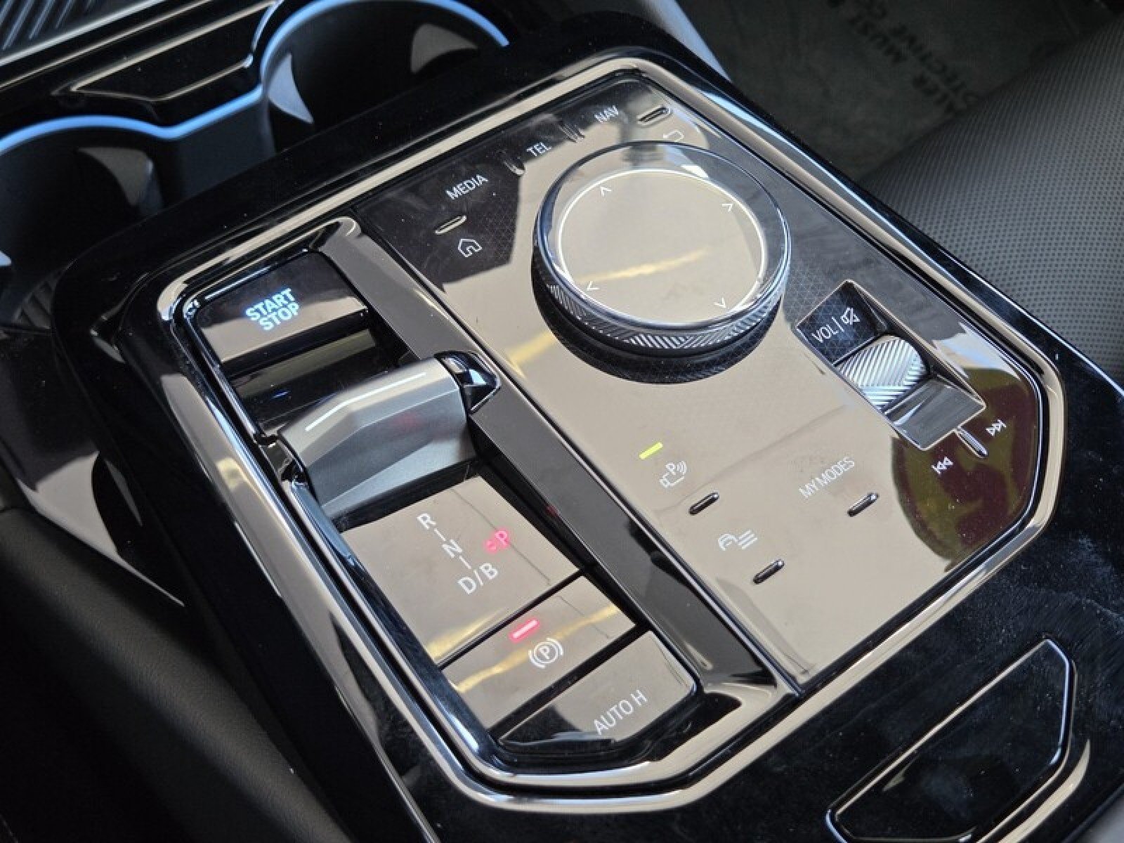 2025 BMW i5 M60 - Photo 33