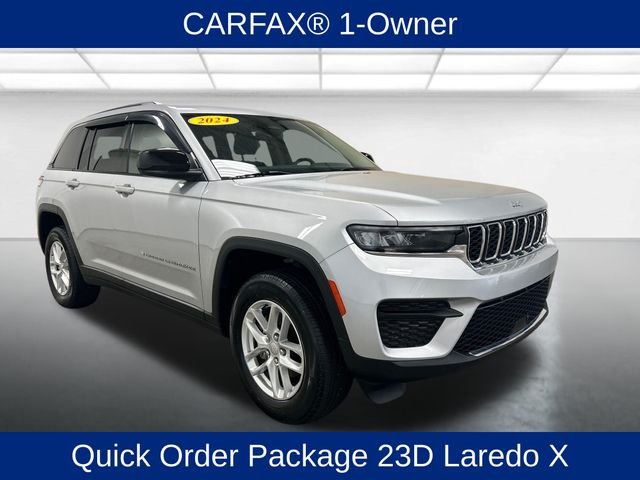 Used 2024 Silver Jeep Laredo X image 10