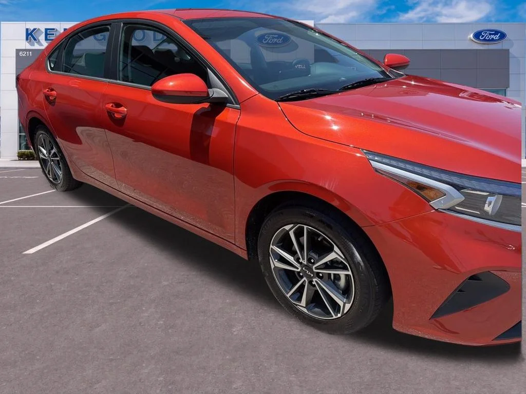 Used 2023 Red Kia LXS image 3