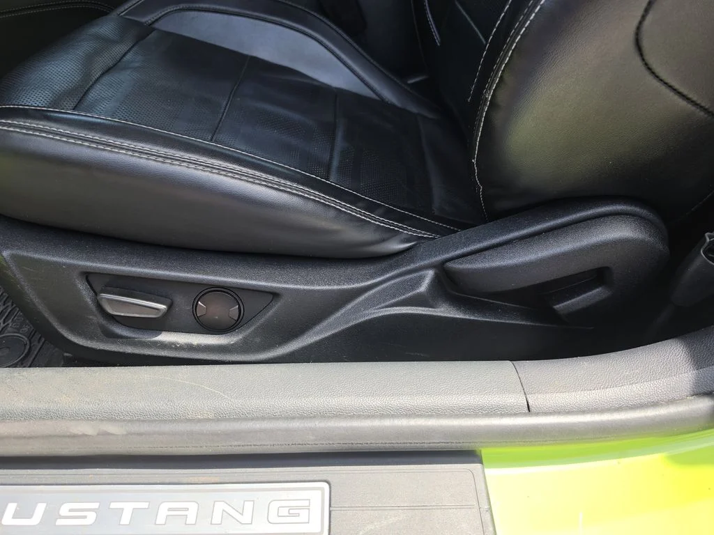Used 2020  Ford GT Premium image 18