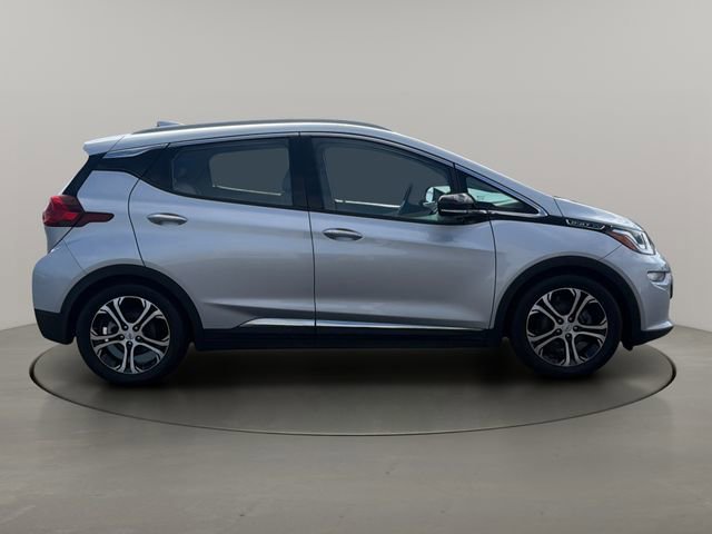 Used 2017 Includes (TUS) Black grille. Chevrolet Premier image 12