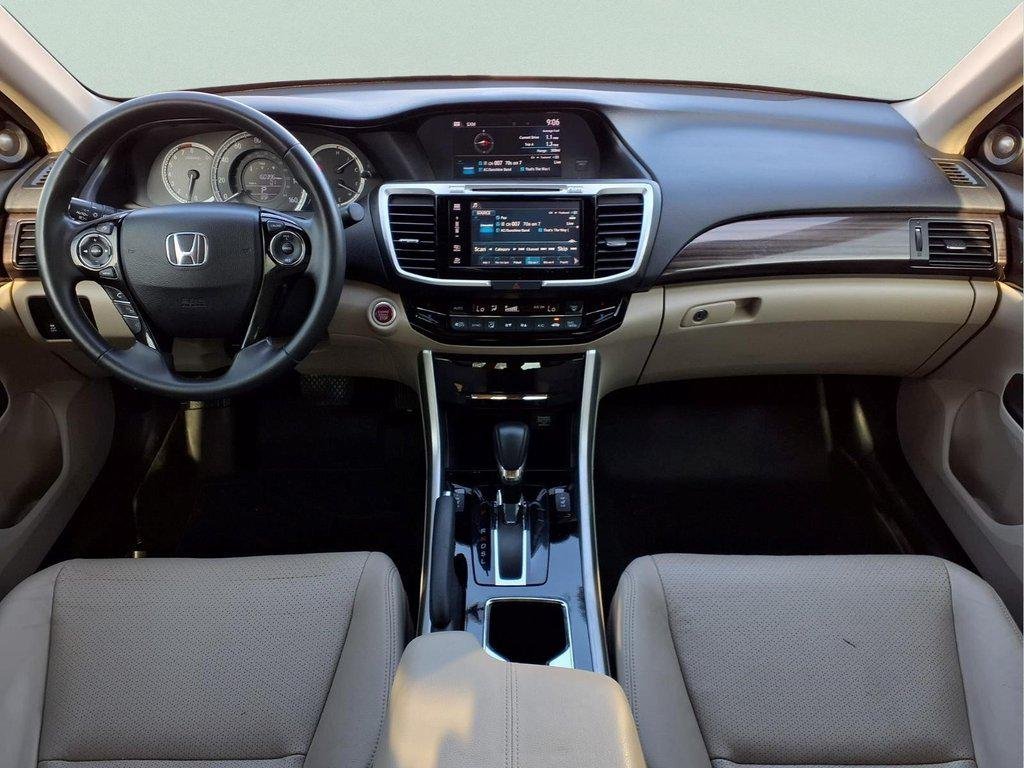Used 2016 White Orchid Pearl Honda 4dr I4 CVT EX-L image 14