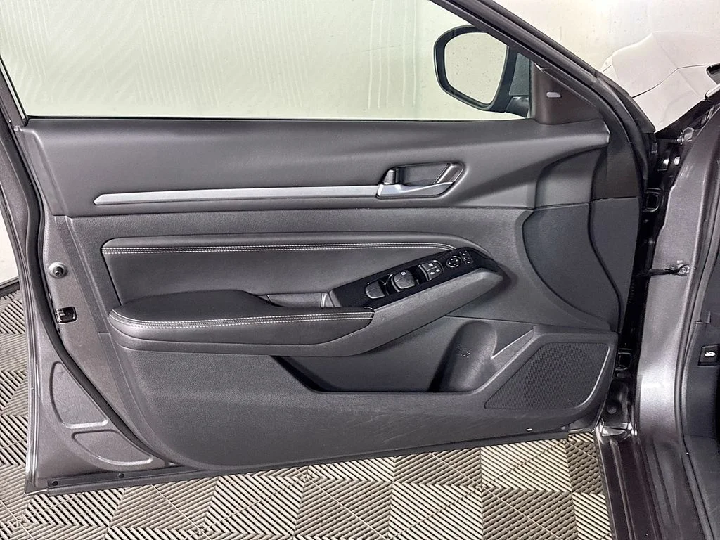 Used 2023 Gray Nissan 2.5 SV image 10