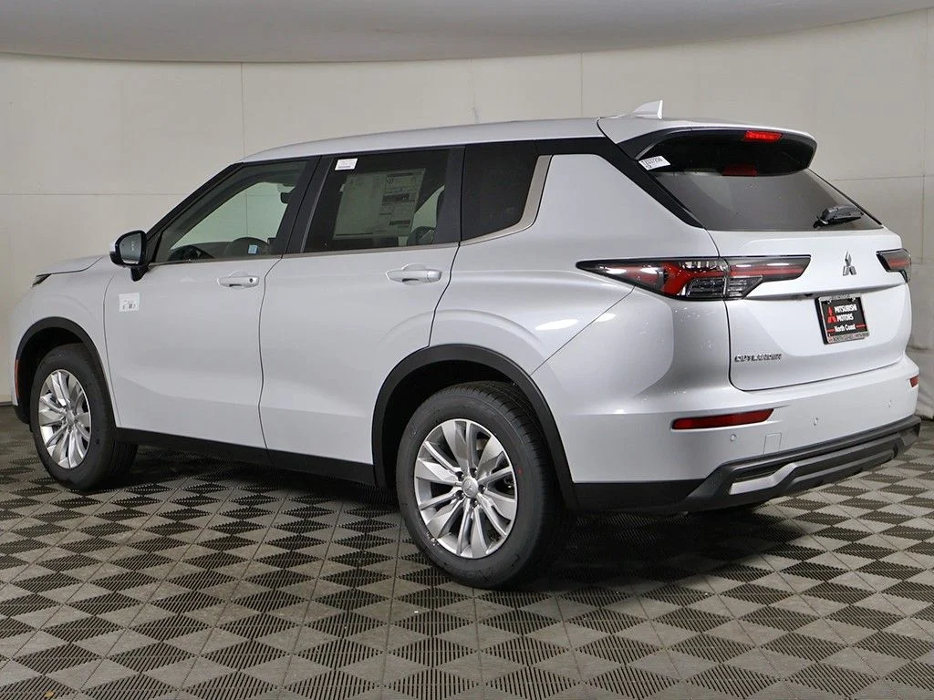 New 2026 White Mitsubishi ES image 10