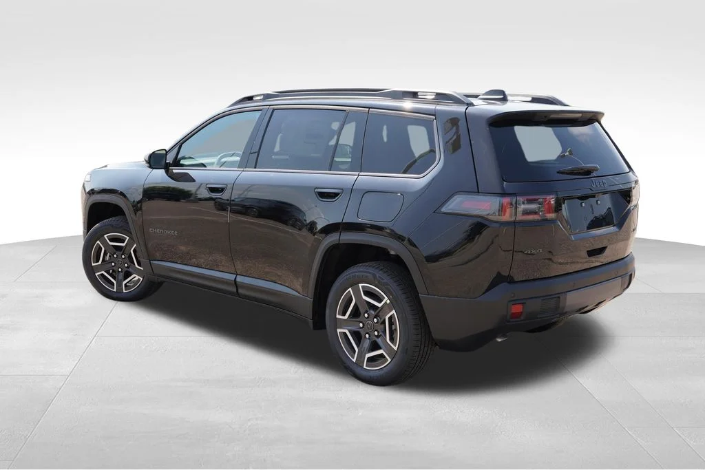 New 2026 Diamond Black Crystal Pearl-Coat Exterior Paint Jeep Limited image 5