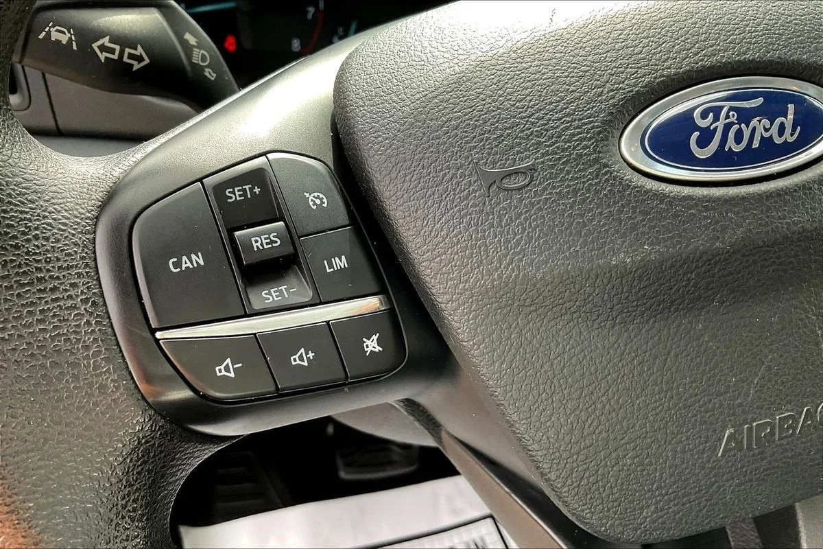 Used 2021  Ford  image 10