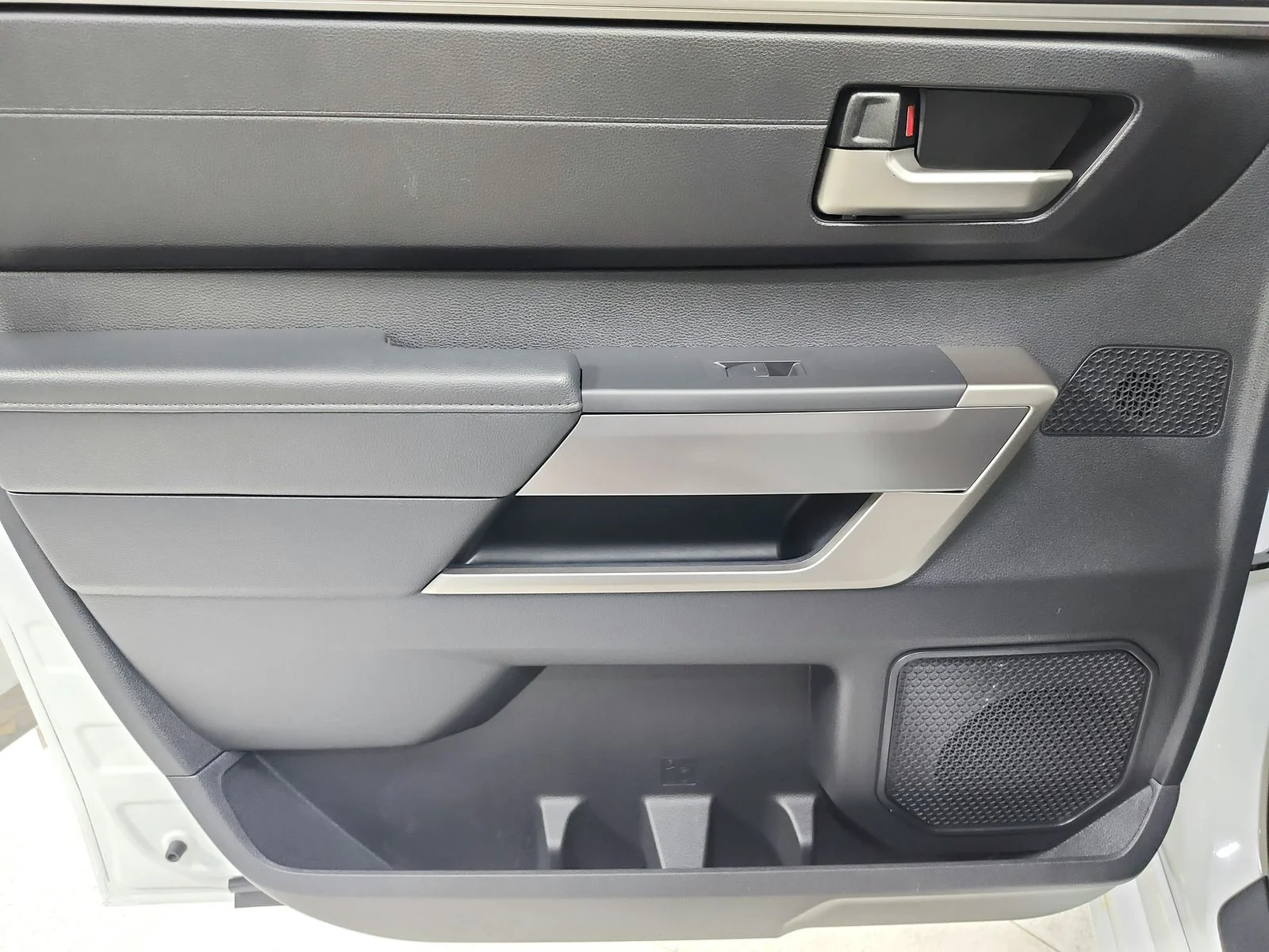 Used 2022 White Toyota SR5 image 35