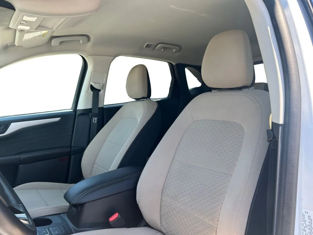 Used 2022 White Ford SE image 23