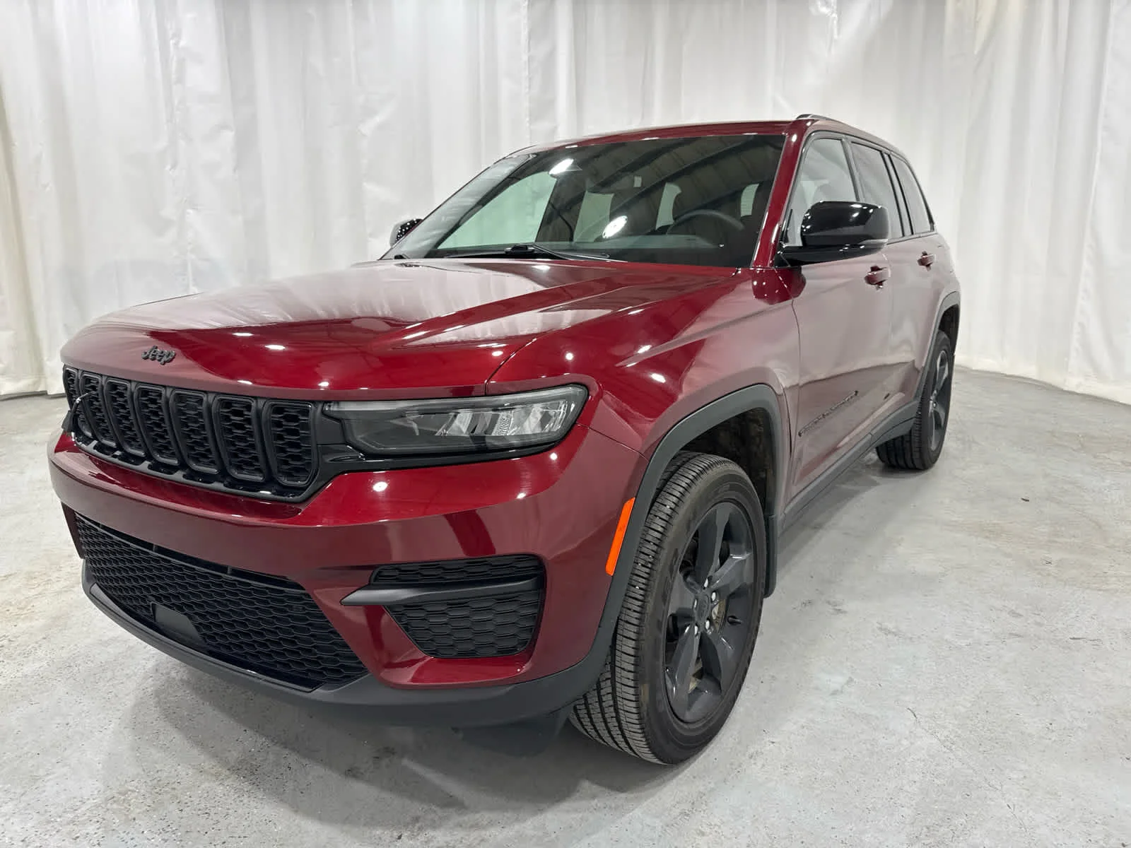 Used 2023 Red Jeep Altitude 4x4 image 1