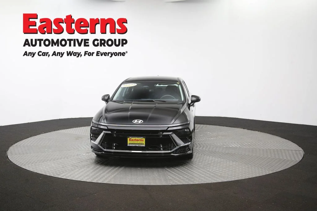 Used 2025 Black Hyundai SEL image 54