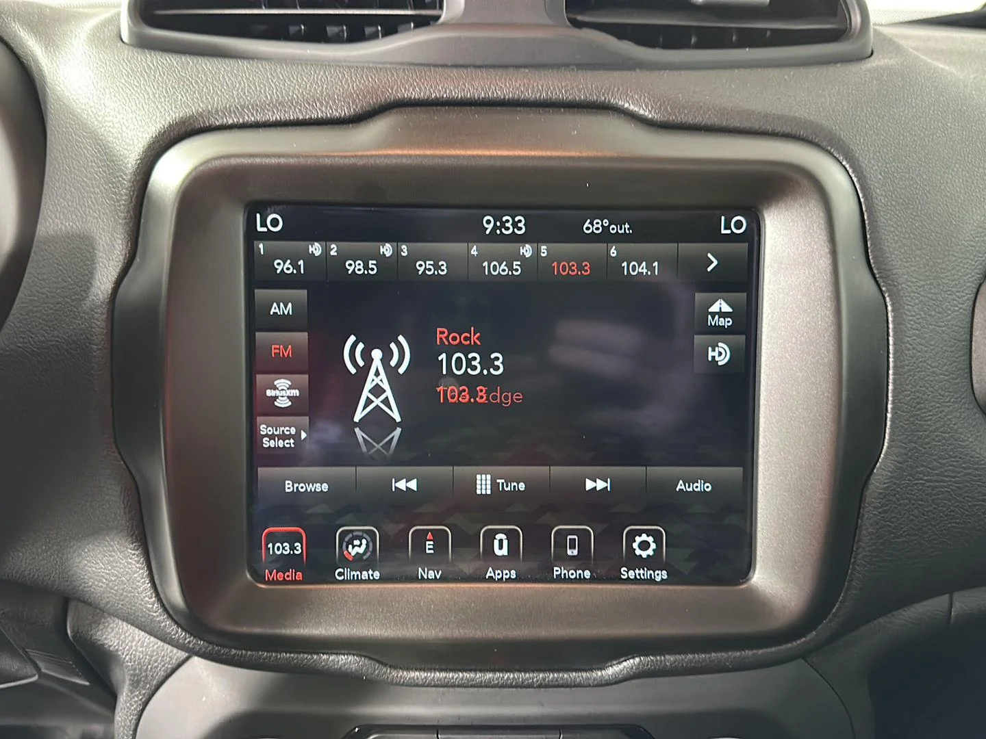 Used 2022 Graphite Gray Jeep Latitude image 21