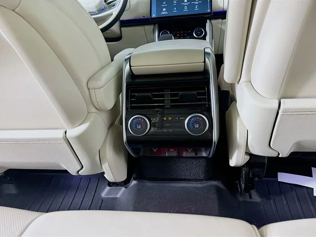 Certified Used 2023  Land Rover SE image 25