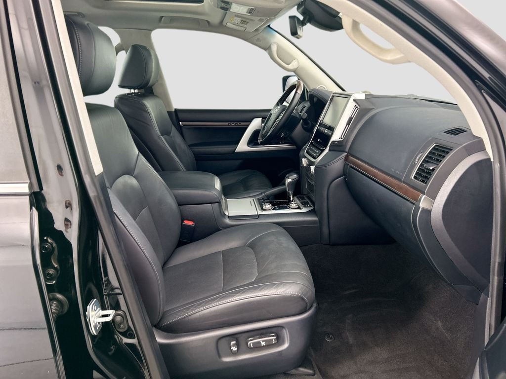 Used 2019 Midnight Black Metallic Toyota Base image 19