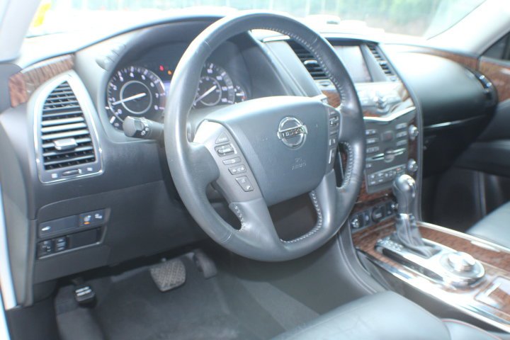 Used 2017 Pearl White Nissan Platinum image 9