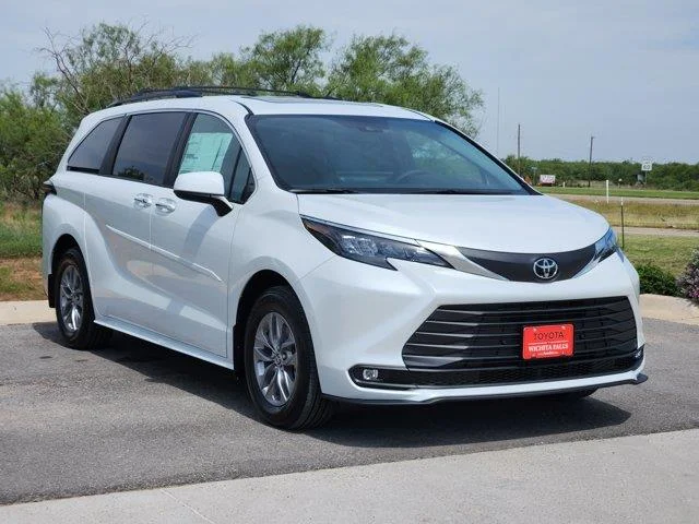 New 2026 White Toyota XLE 8 Passenger Front-Wheel Drive Passenger image 2