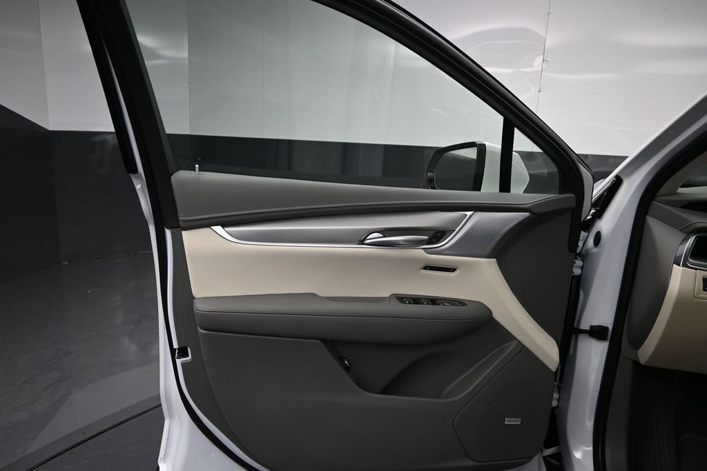 New 2026 Crystal White Tricoat Cadillac Premium Luxury image 9